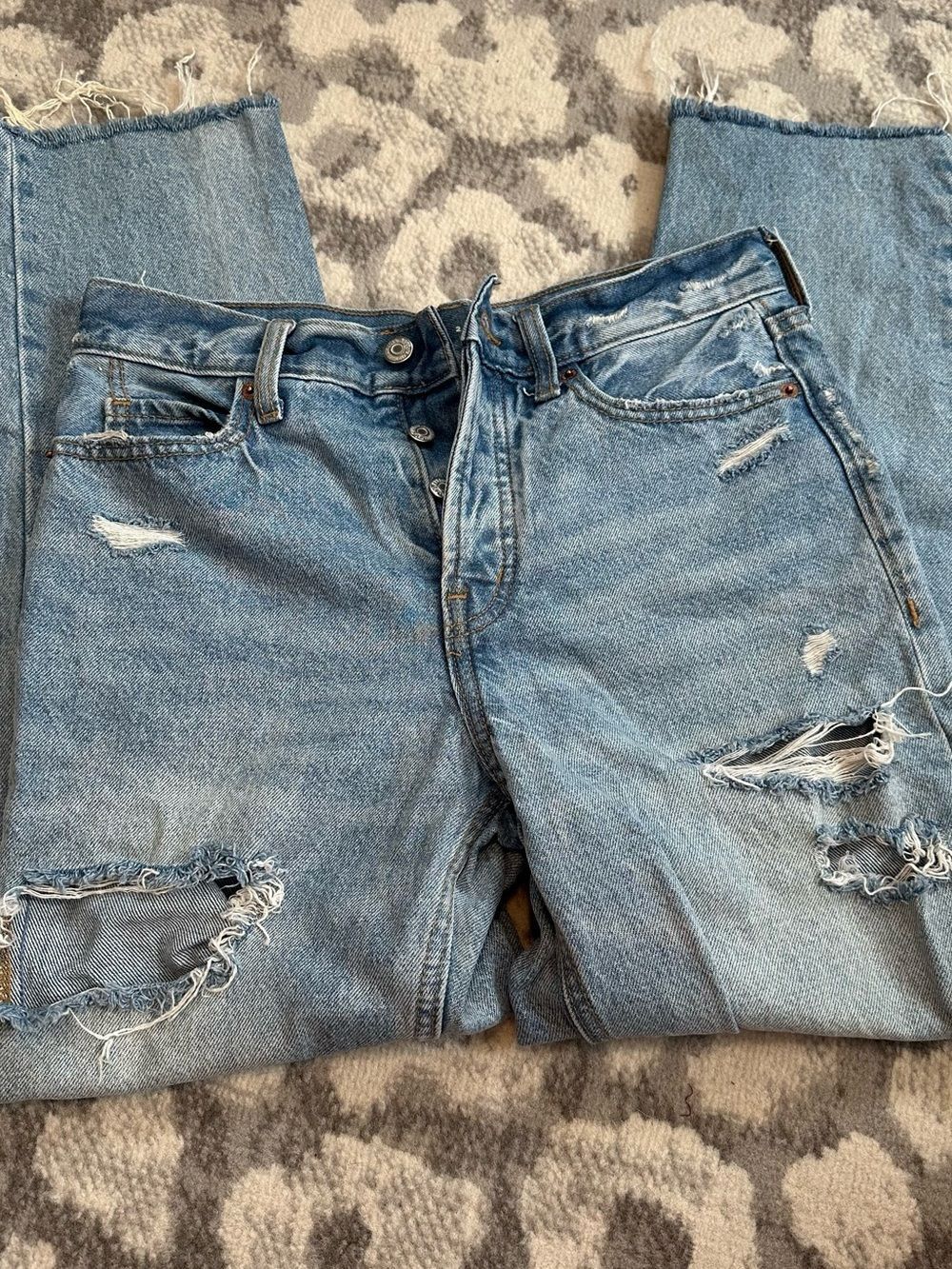 Old Navy Women’s Size 2 Extra High Rise Sky-Hi Straight Jeans Light Wash